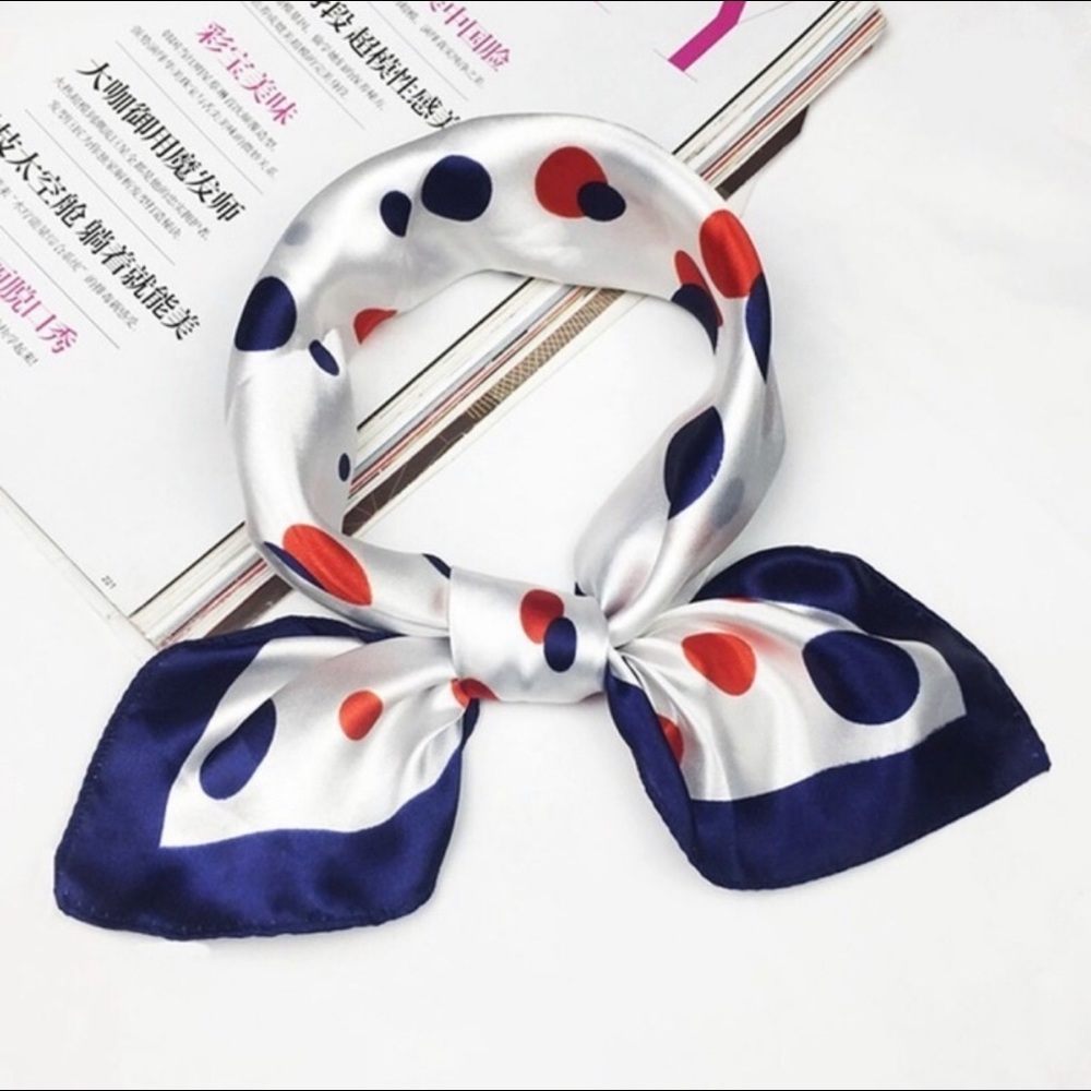 POLKA DOT SCARVES 🧣 🤚🏼😍 RED WHITE BLUE